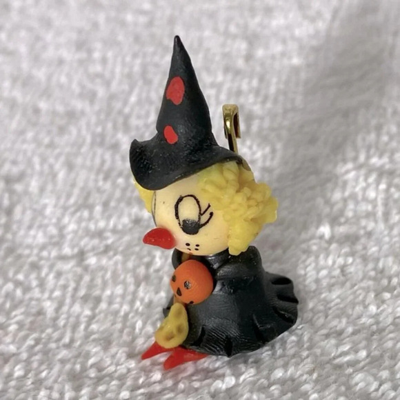 Vintage Handmade 3D Witch Clay Art Pin Brooch - Picture 8 of 10